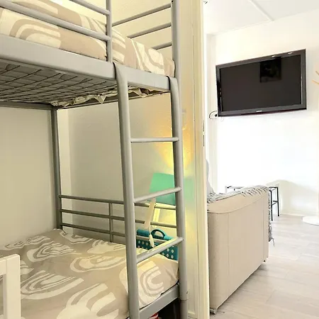 Climatise 2 Pieces + Coin Nuit, Proche Et Commerces, 4 Couchages, - Fr-1-251-829 * Le Lavandou