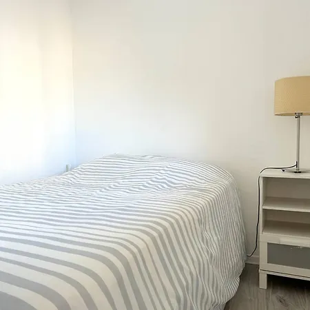 Lägenhet Climatise 2 Pieces + Coin Nuit, Proche Et Commerces, 4 Couchages, - Fr-1-251-829 Le Lavandou