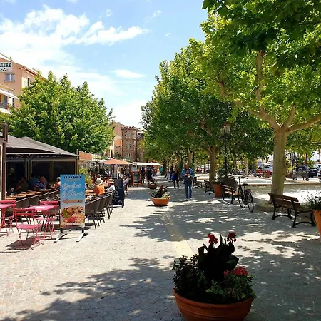 Climatise 2 Pieces + Coin Nuit, Proche Et Commerces, 4 Couchages, - Fr-1-251-829 Daire