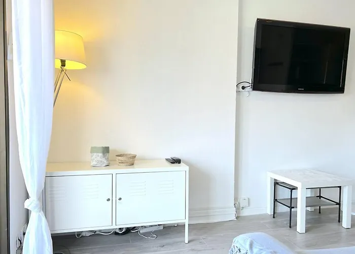 Climatise 2 Pieces + Coin Nuit, Proche Et Commerces, 4 Couchages, - Fr-1-251-829 Apartman *