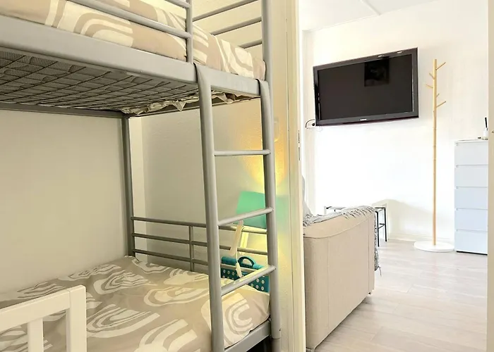 Climatise 2 Pieces + Coin Nuit, Proche Et Commerces, 4 Couchages, - Fr-1-251-829 * Le Lavandou